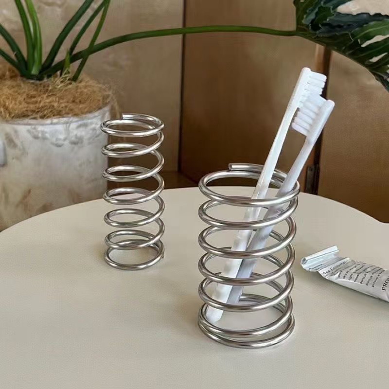 Держатель для зубных щеток из  – обзор и цена Tiny Home Bathroom Kit